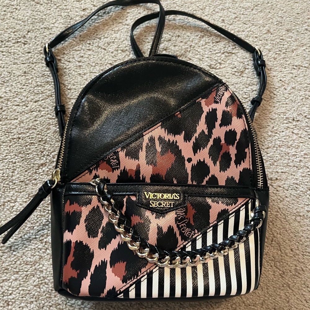 VS 🎒
